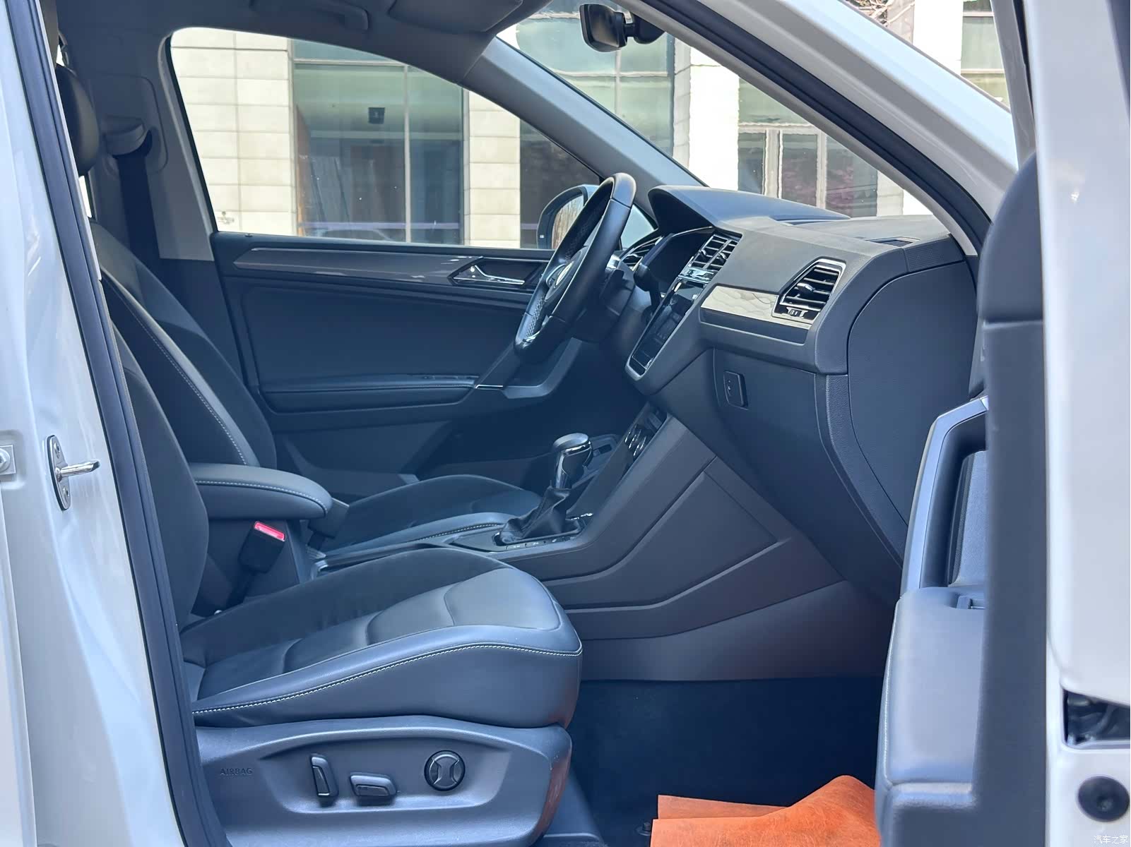 Volkswagen Tiguan L, 2021 25