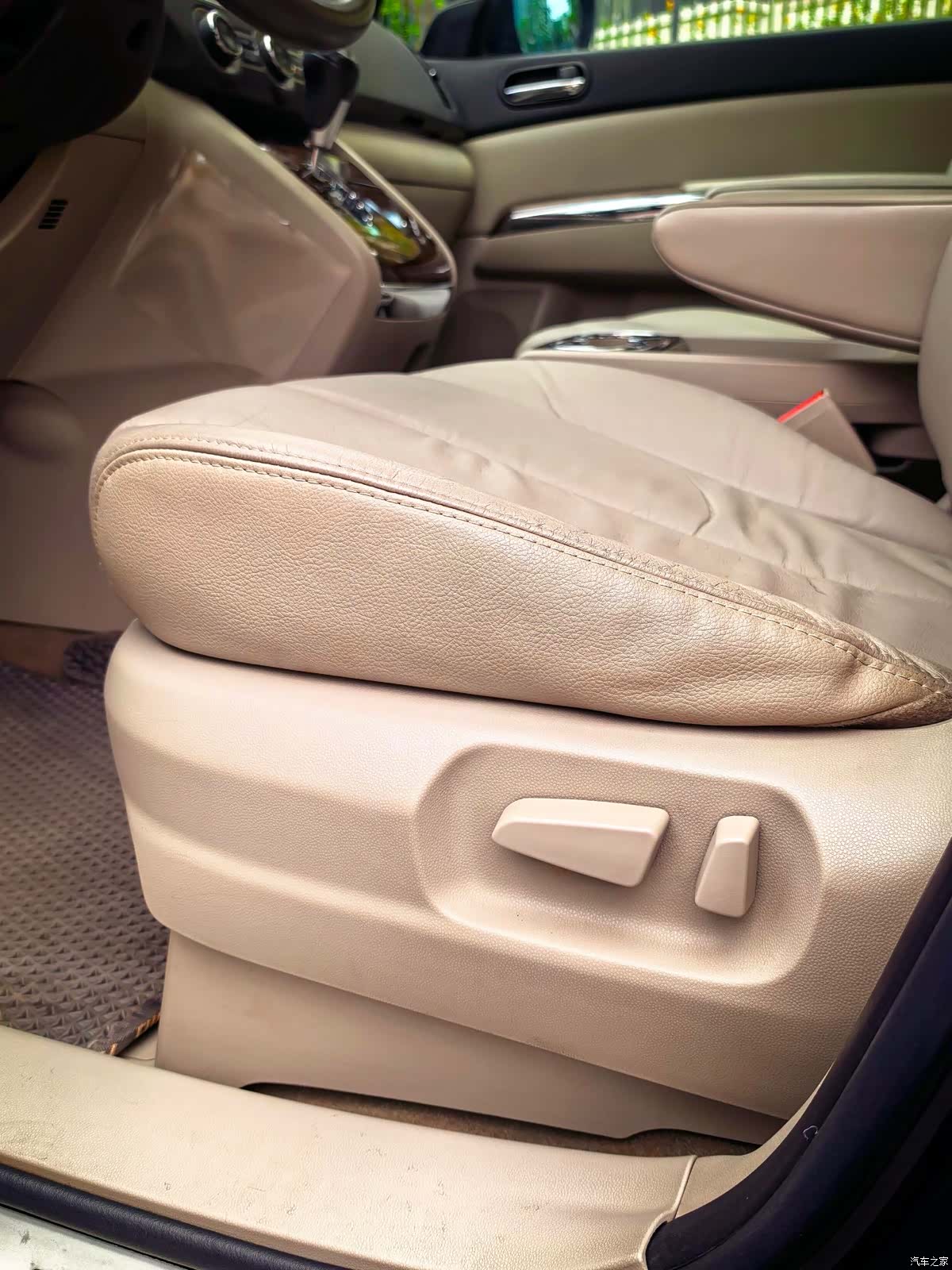 Mazda 8, 2013 13