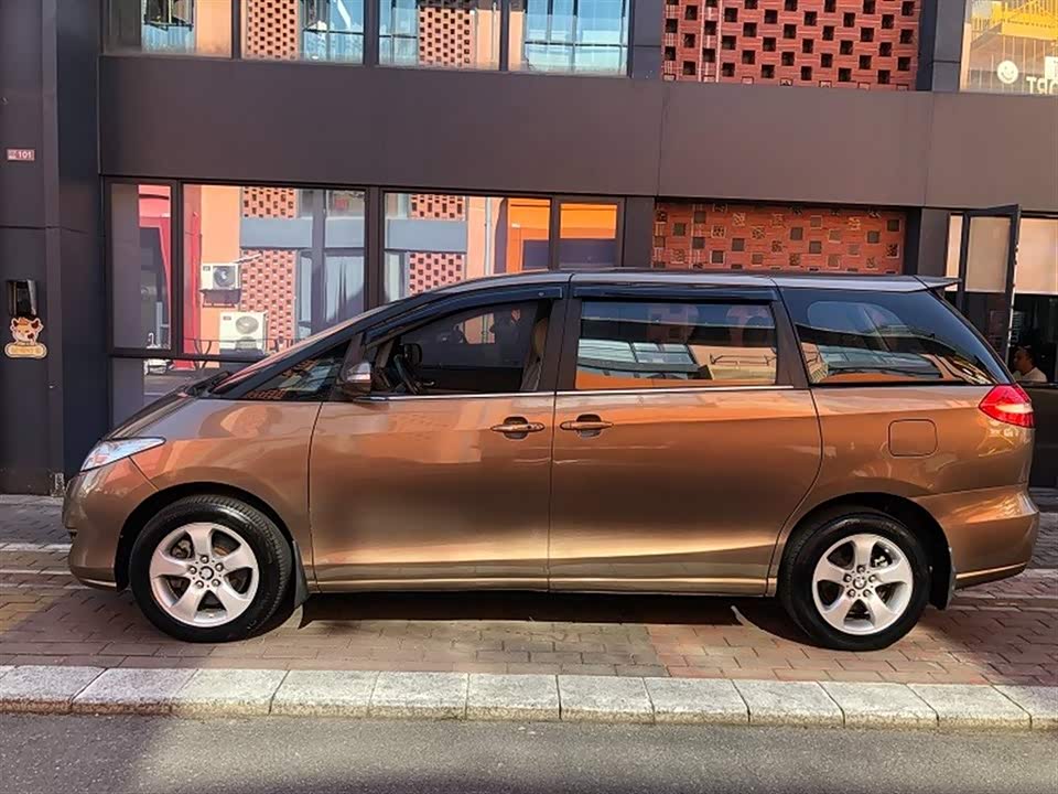 BYD M6