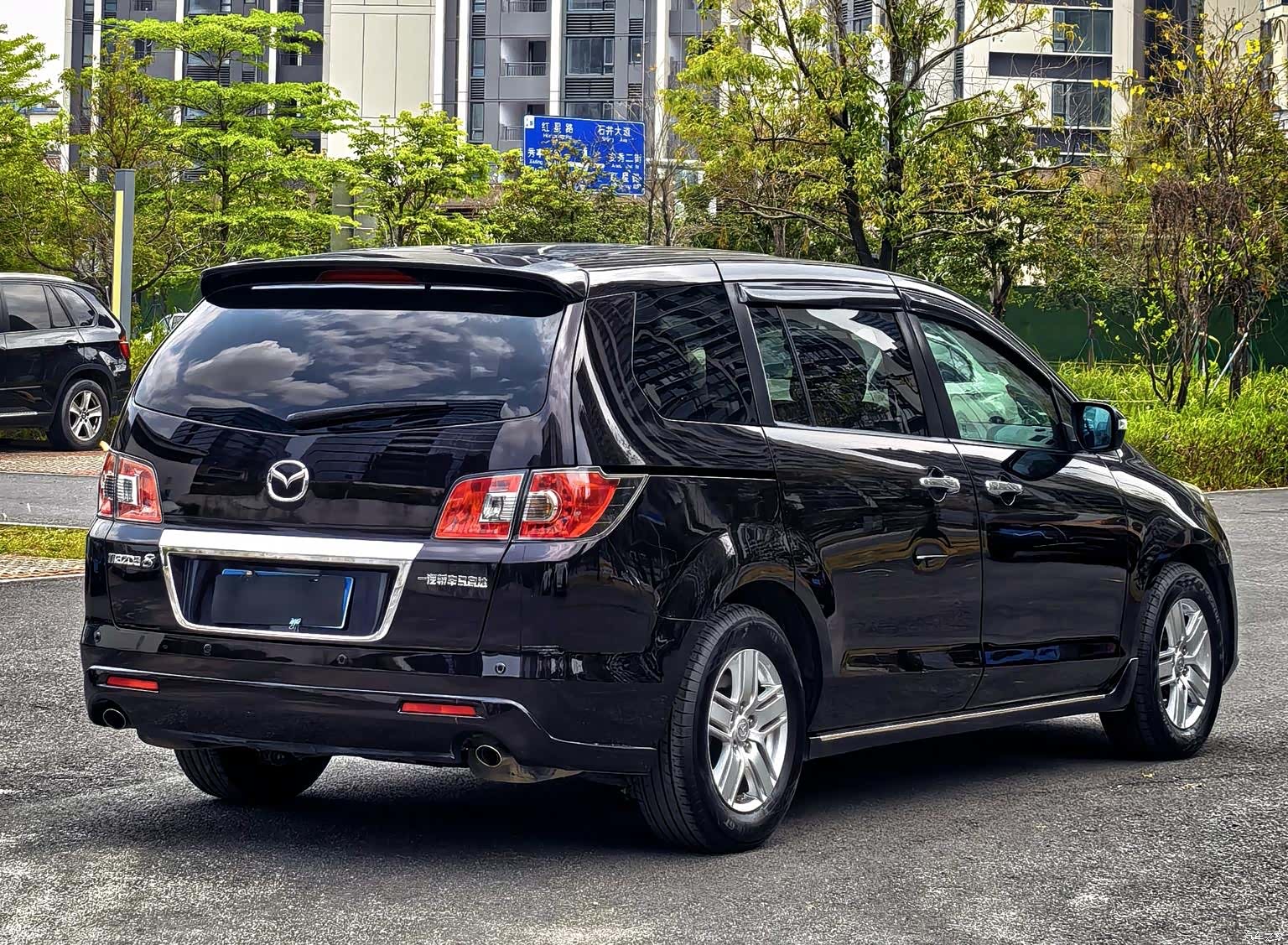 Mazda 8, 2013 4