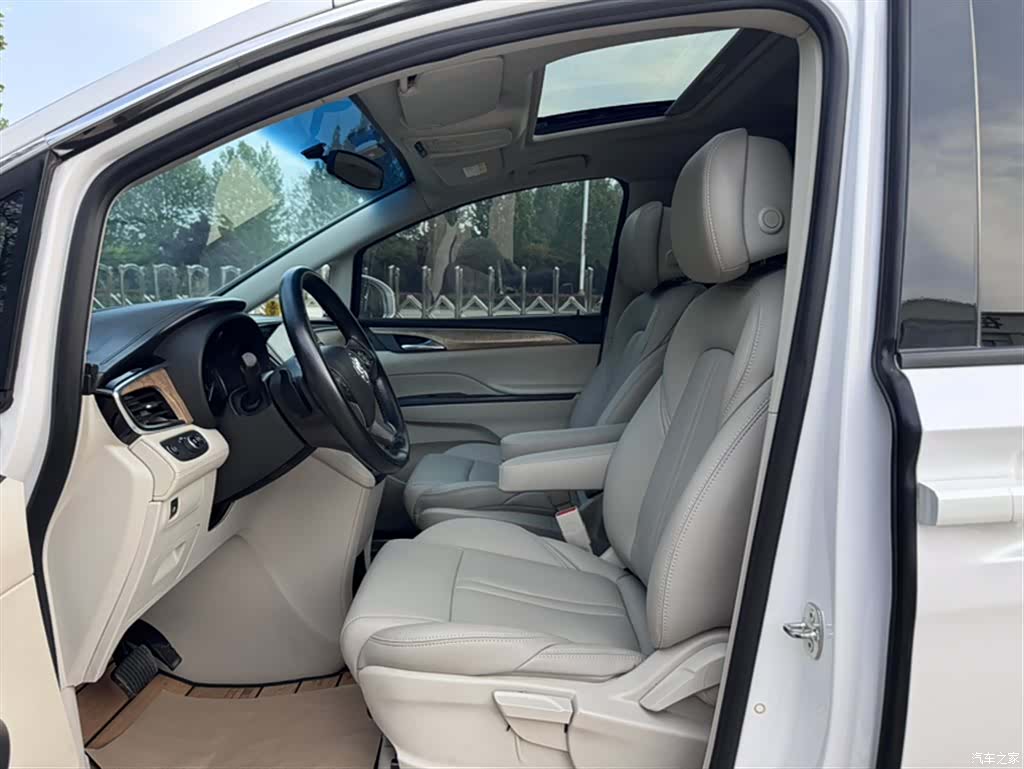 Buick GL8, 2018 12
