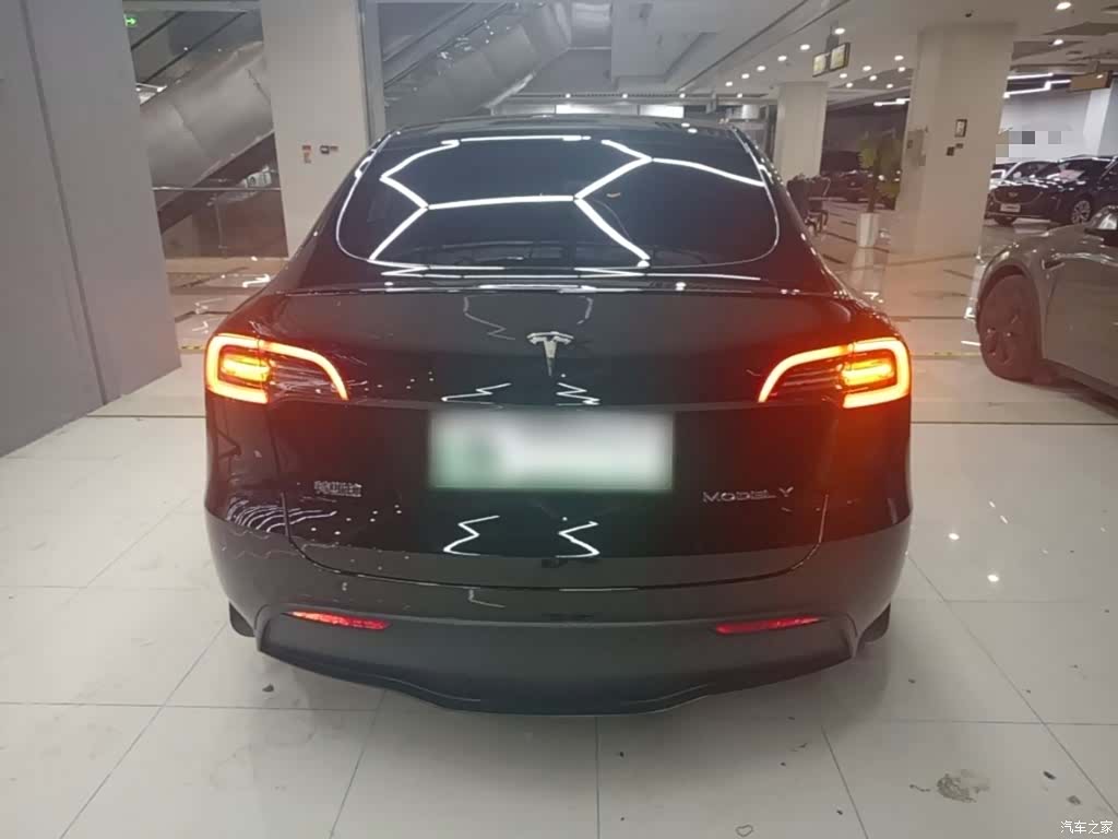 Tesla Model Y, 2023 6