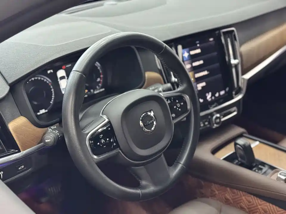 Volvo S90