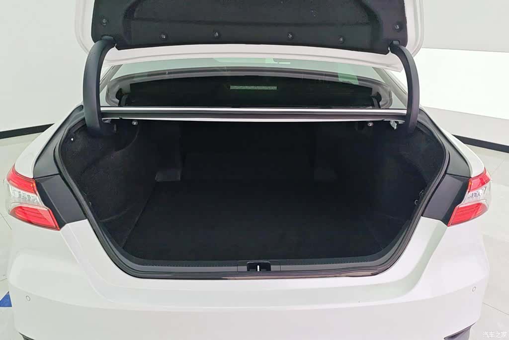 Toyota Camry, 2021 4