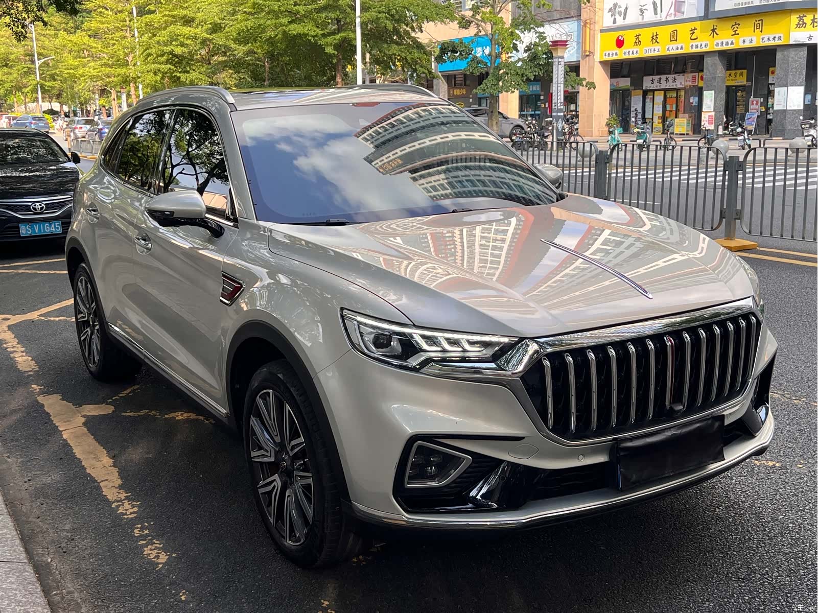Hongqi HS5, 2022 3