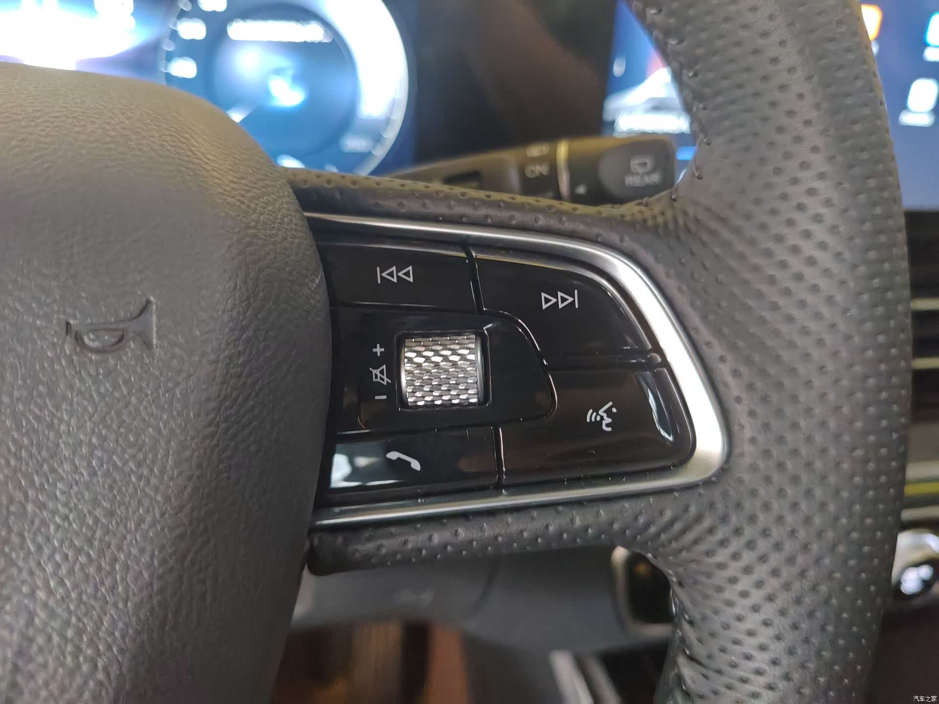 Hongqi HS5, 2024 16