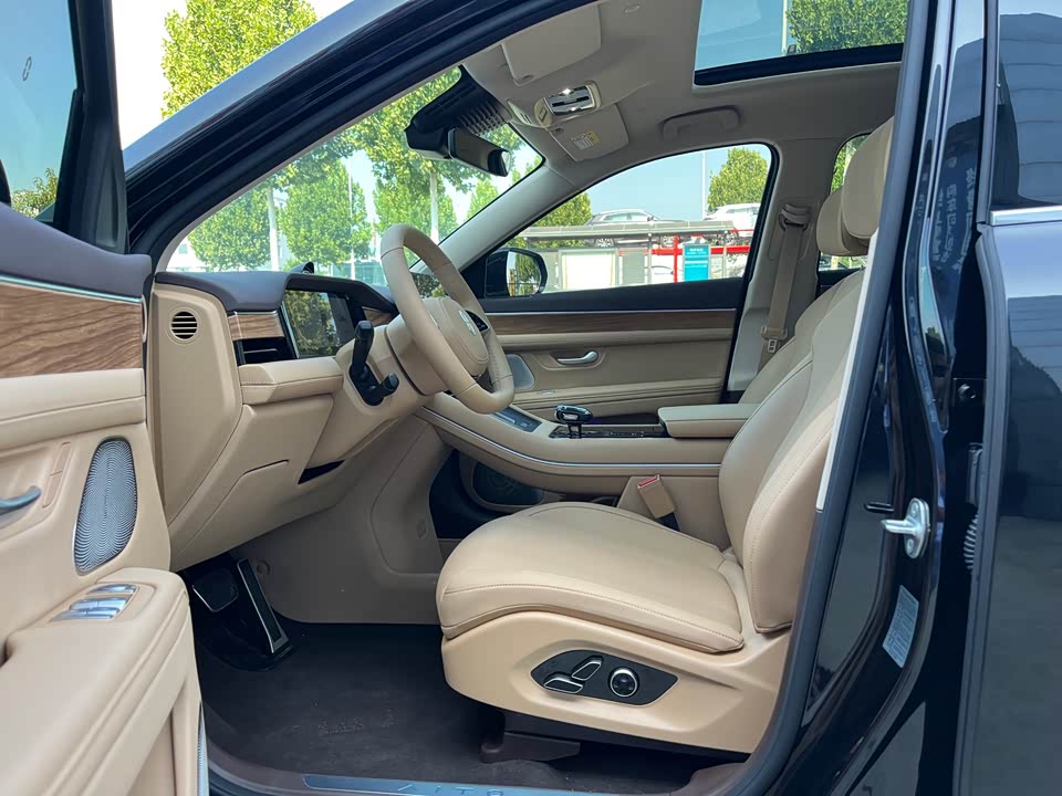 AITO Ask the world M7