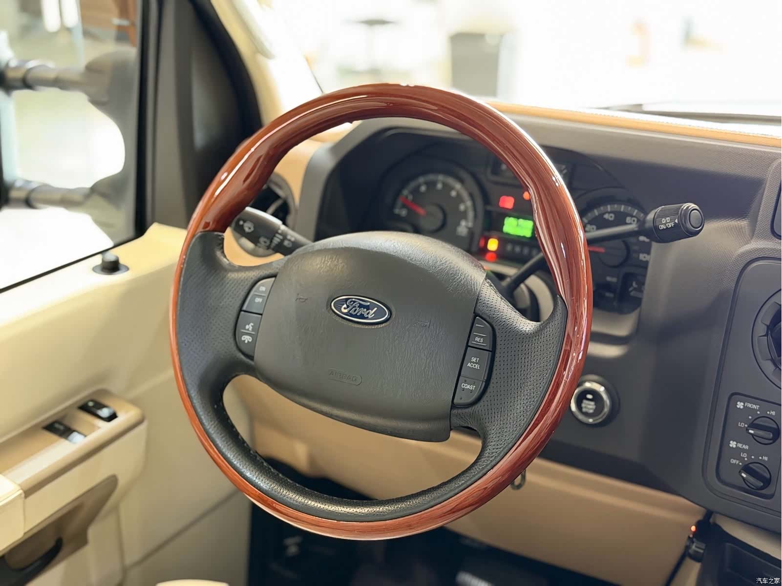 Ford E350, 2014 13