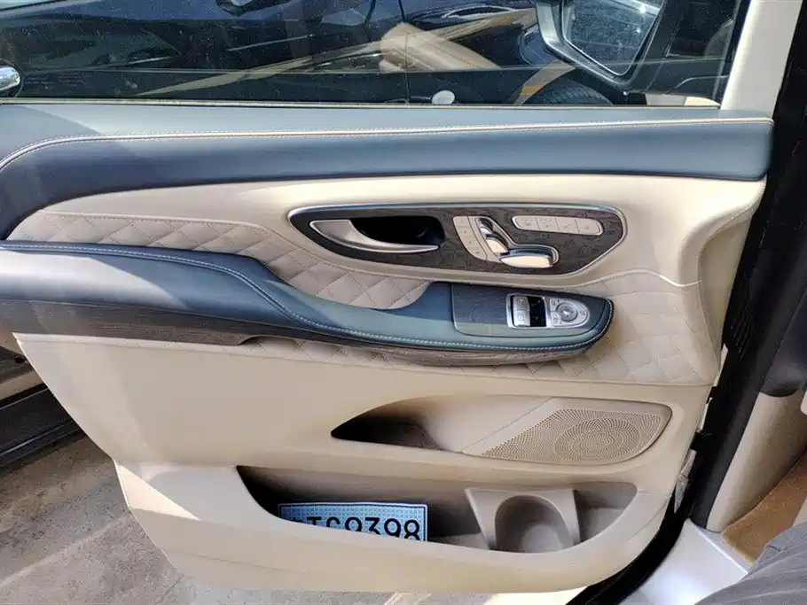 Mercedes-Benz V-class