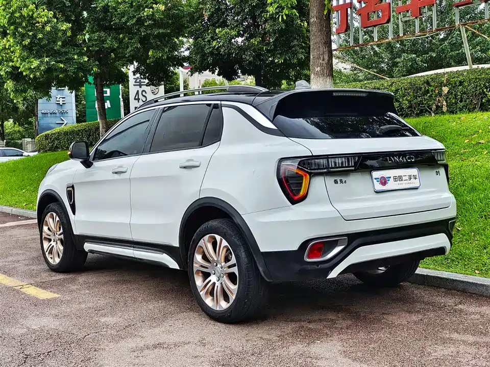 Lynk & Co 01