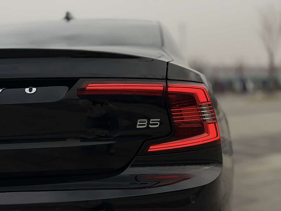 Volvo S90