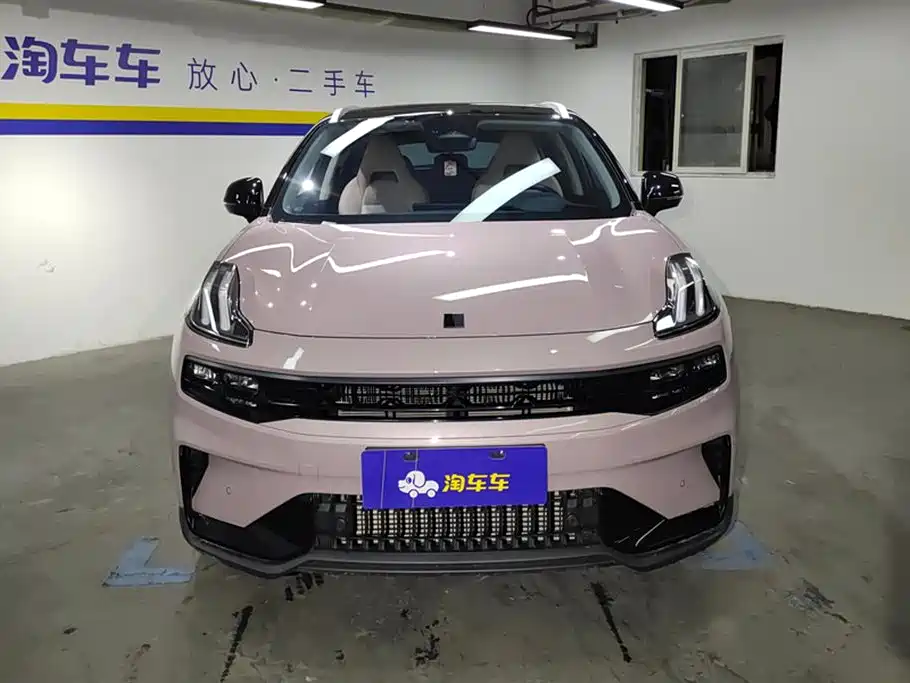 Lynk & Co 06