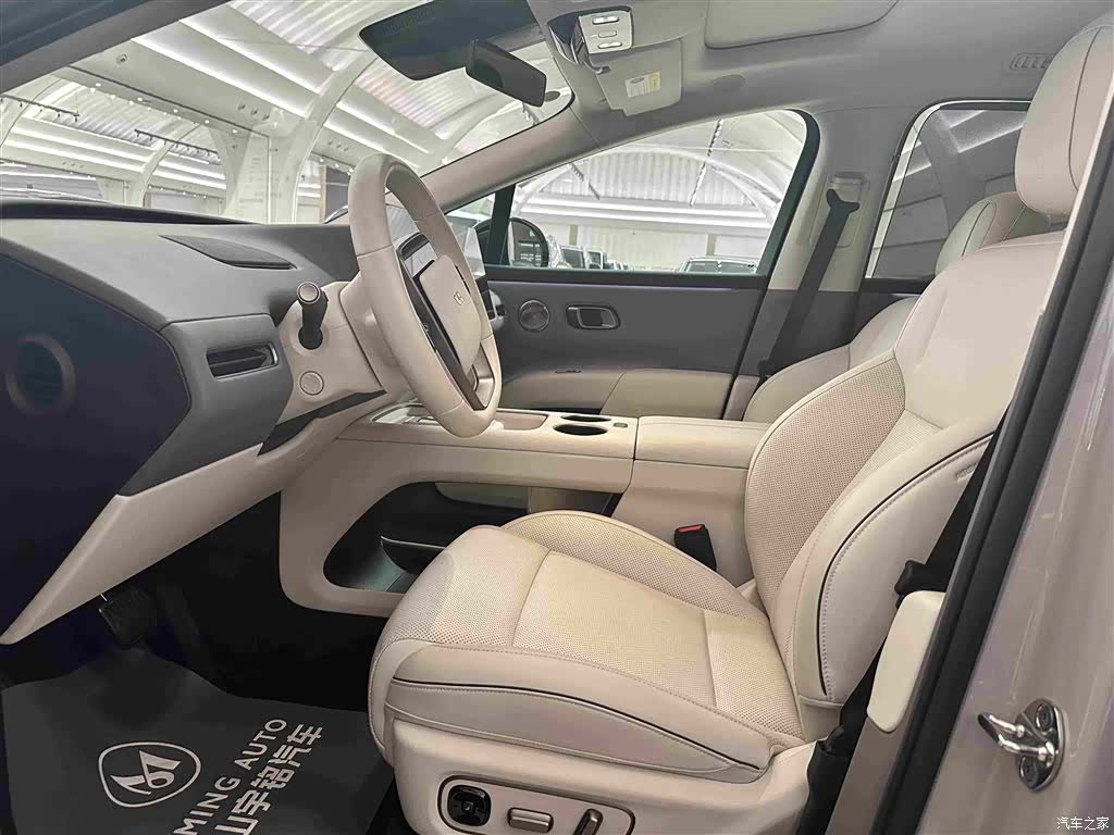 Li Auto i8, 2025 10