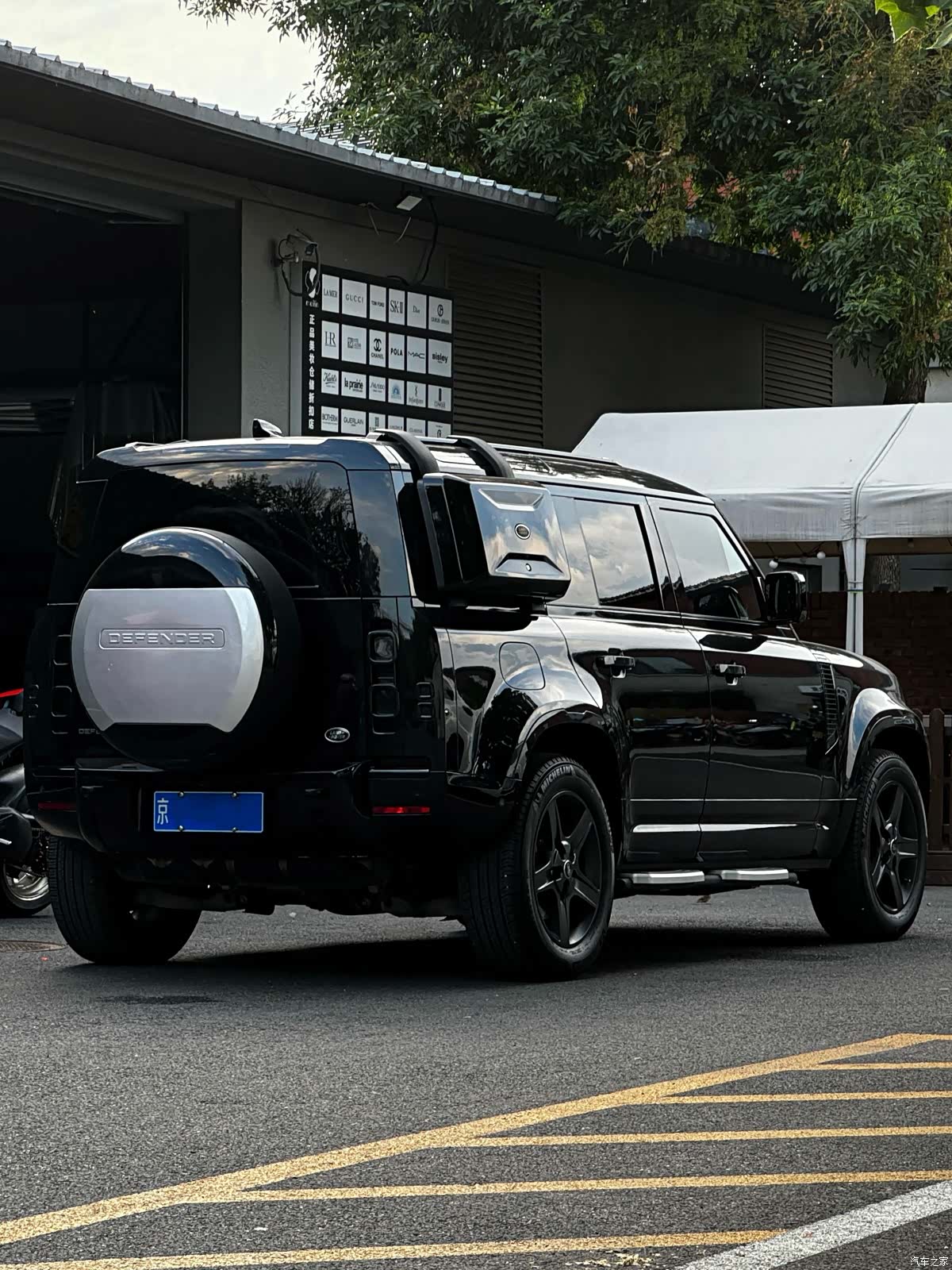 Land Rover Defender, 2023 10