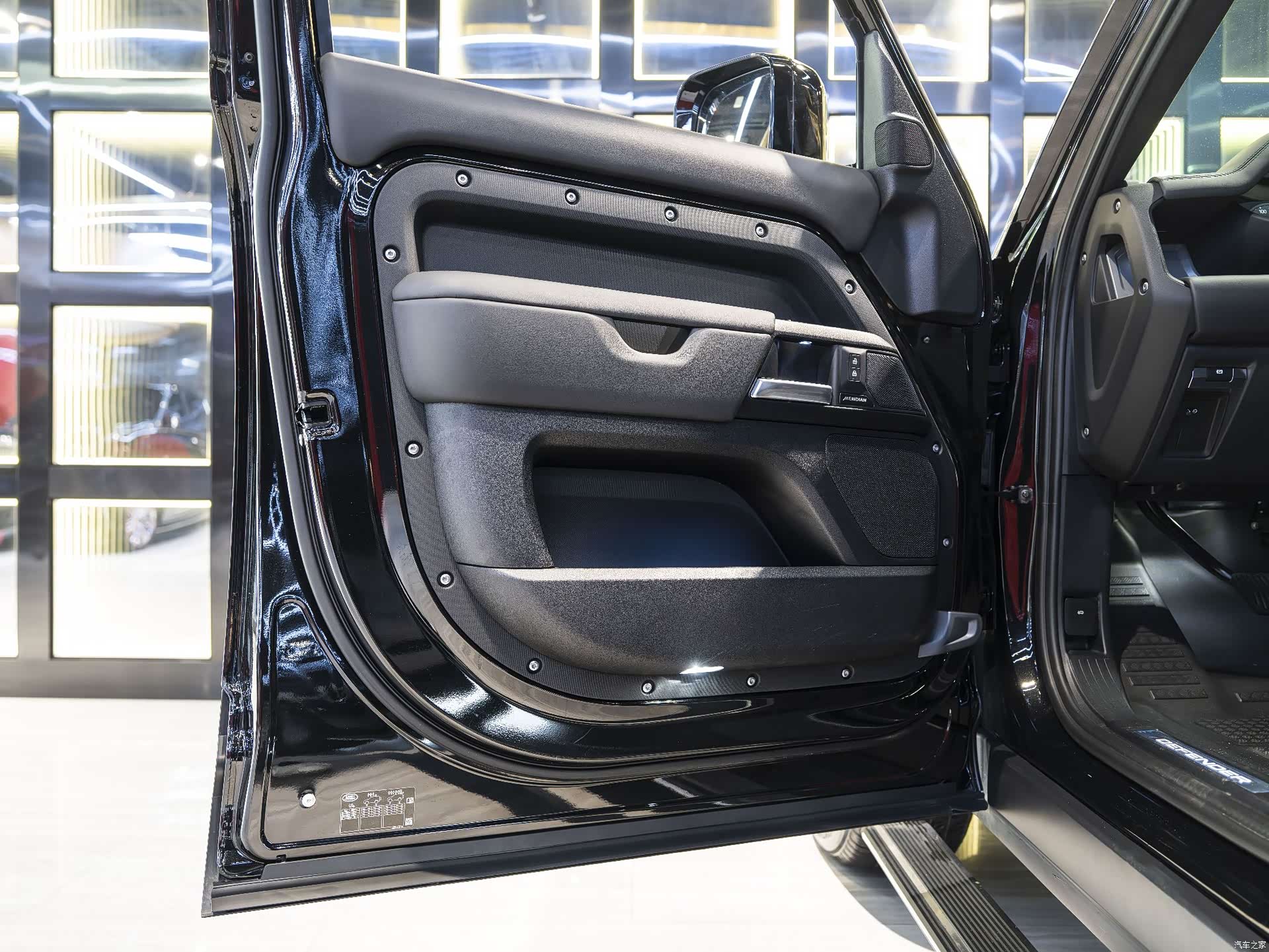 Land Rover Defender, 2025 14