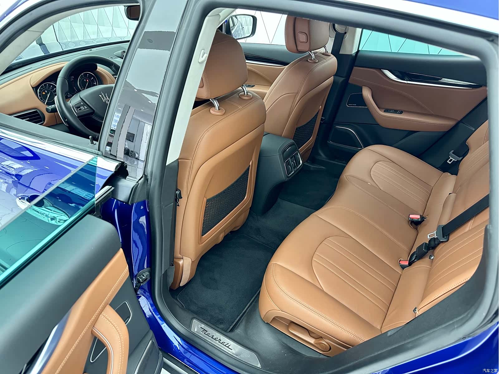 Maserati Levante, 2026 все фото