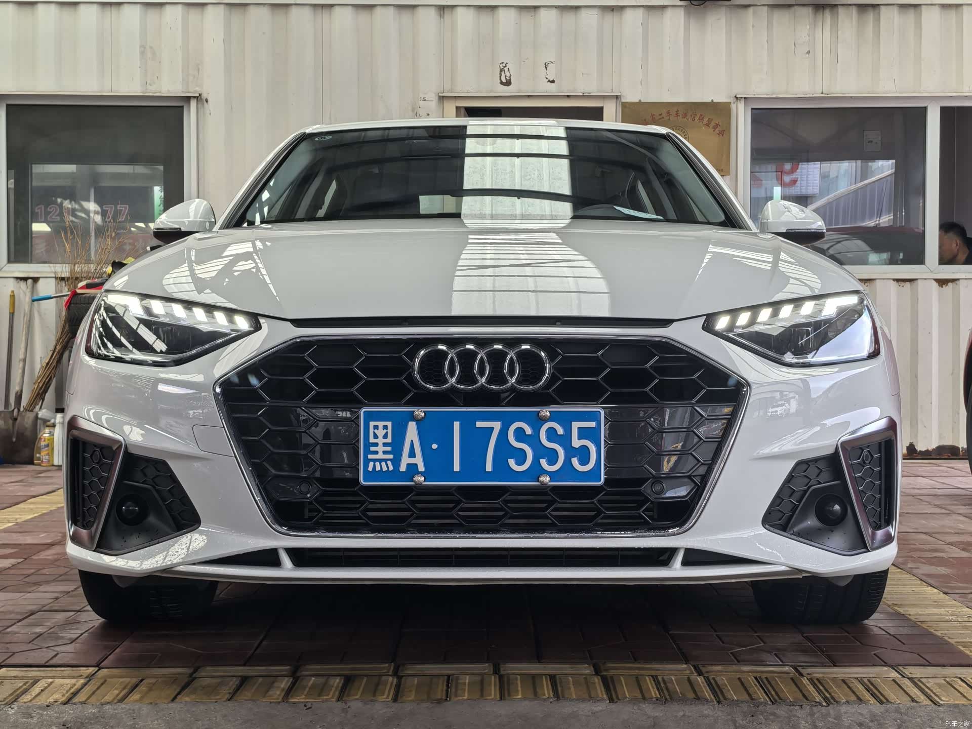 Audi A4L, 2023 1