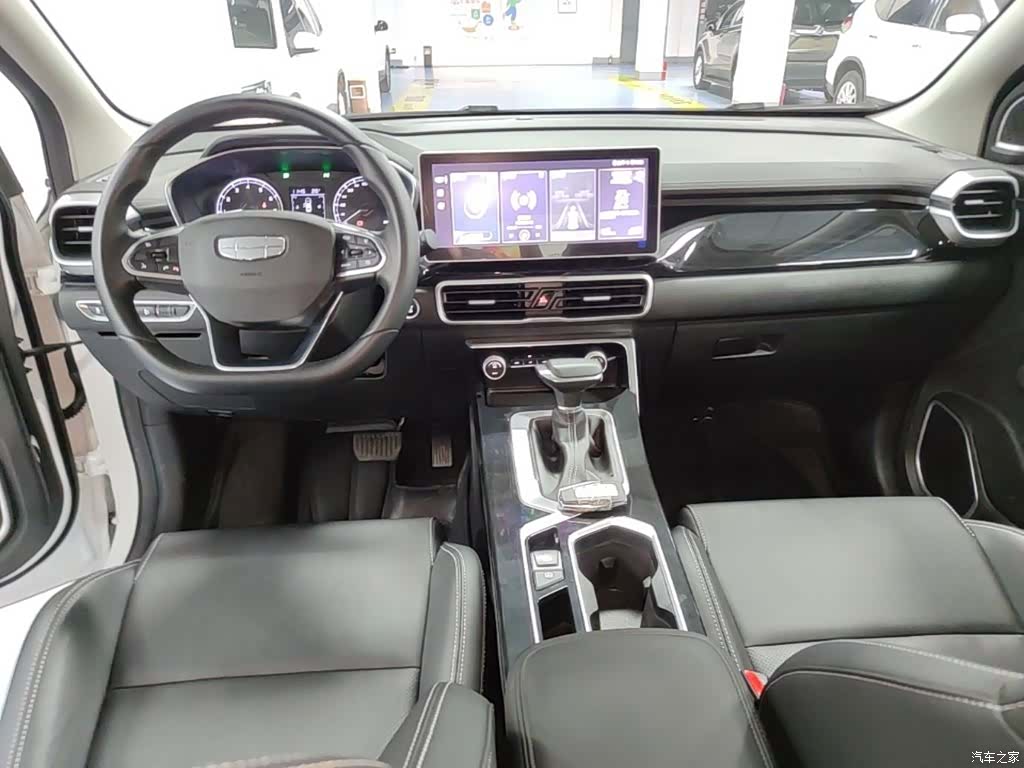 Geely Coolray, 2025 10