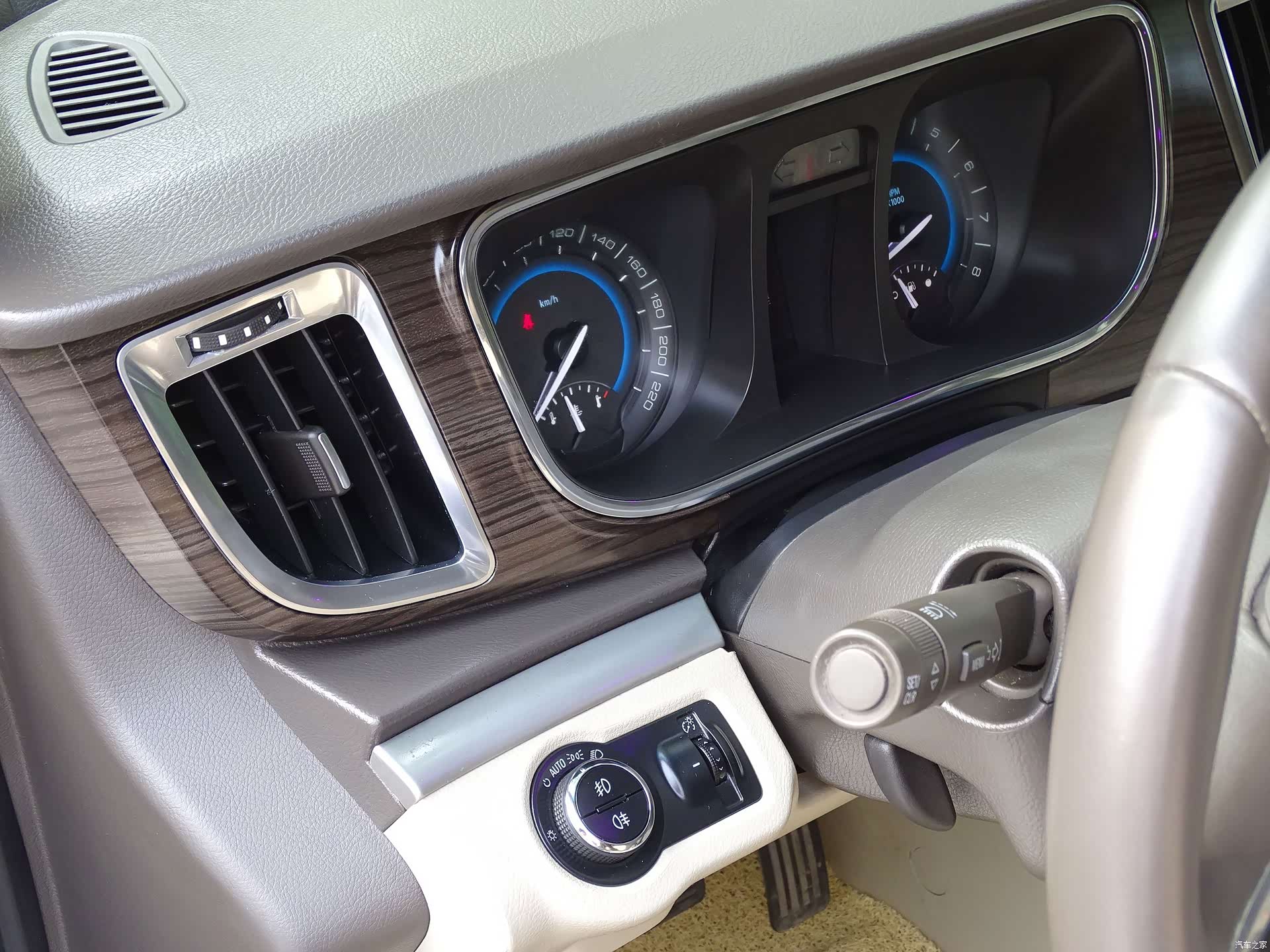 Buick GL8, 2011 21
