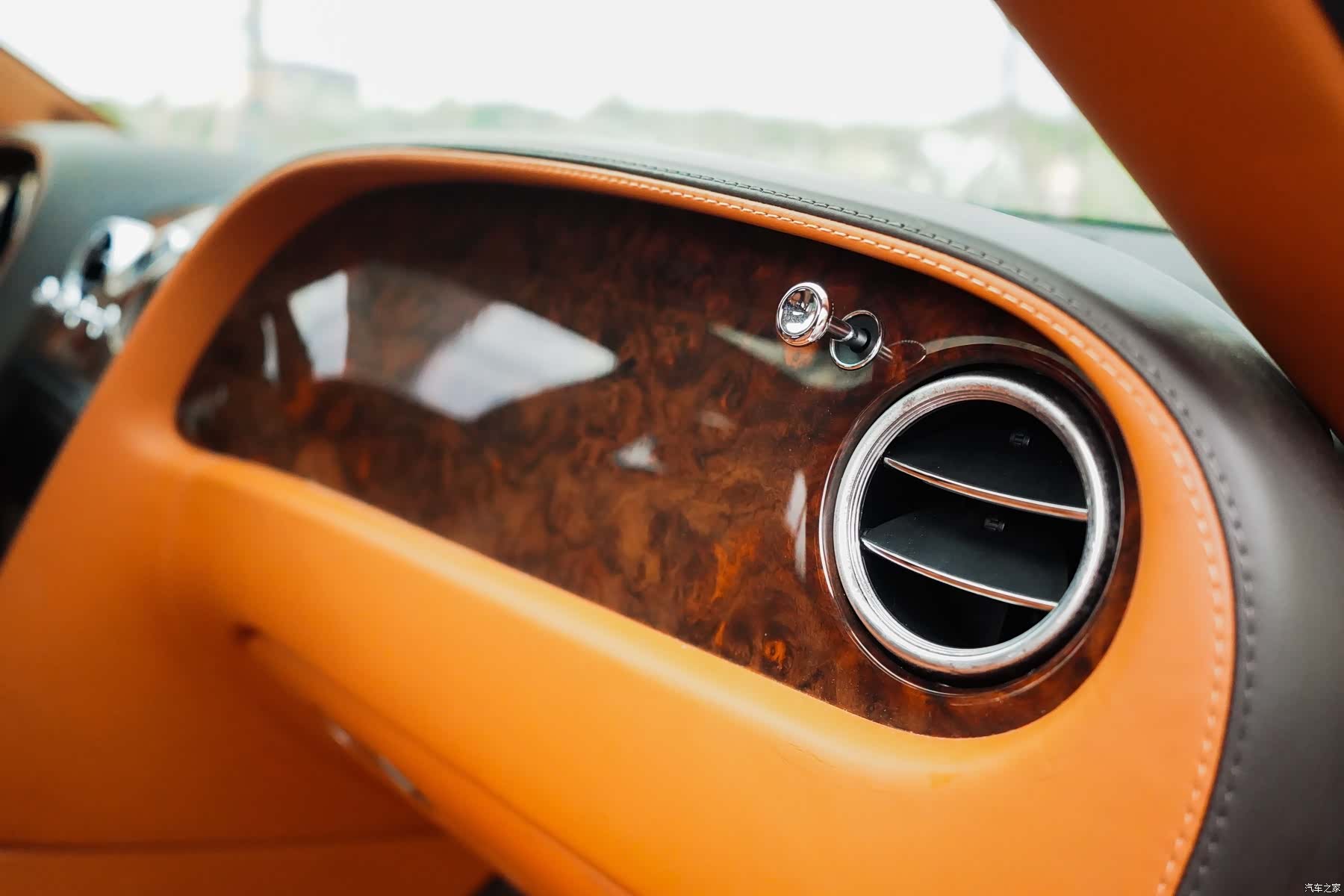 Bentley Flying Spur, 2013 28