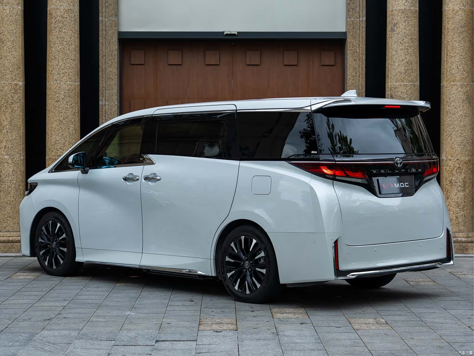 Toyota Vellfire, 2023 4
