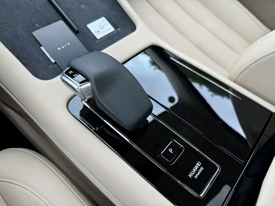 AITO Ask the world M7