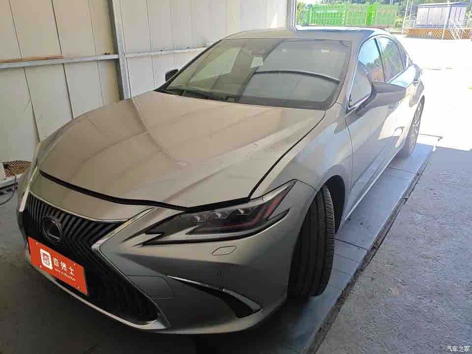 Lexus ES, 2021 1