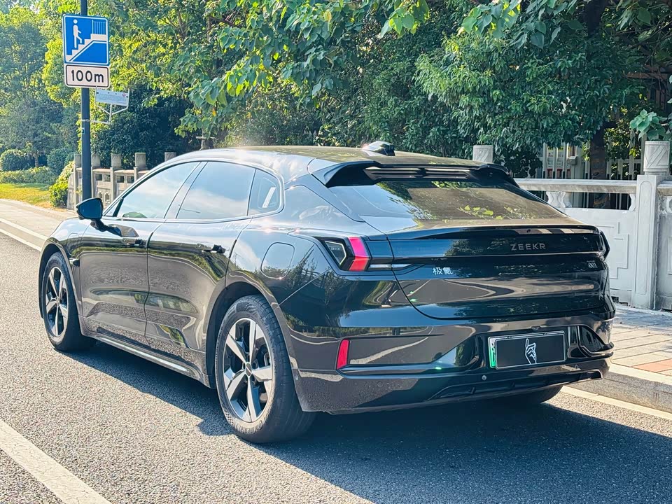 Zeekr 001
