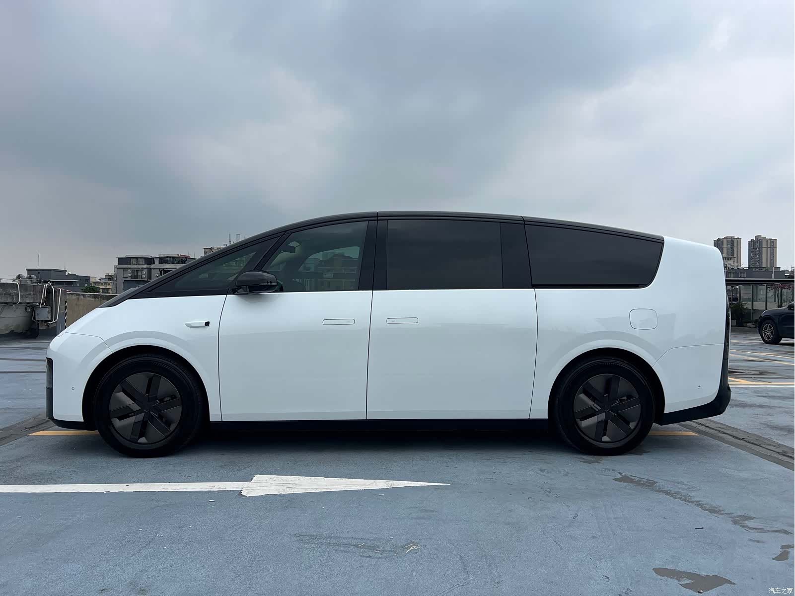 Li Auto MEGA, 2025 7