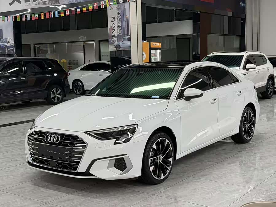 Audi A3 2023, фото 1