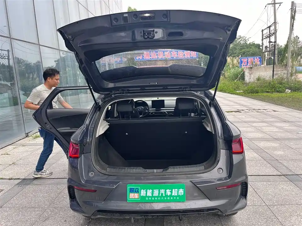 BYD e2