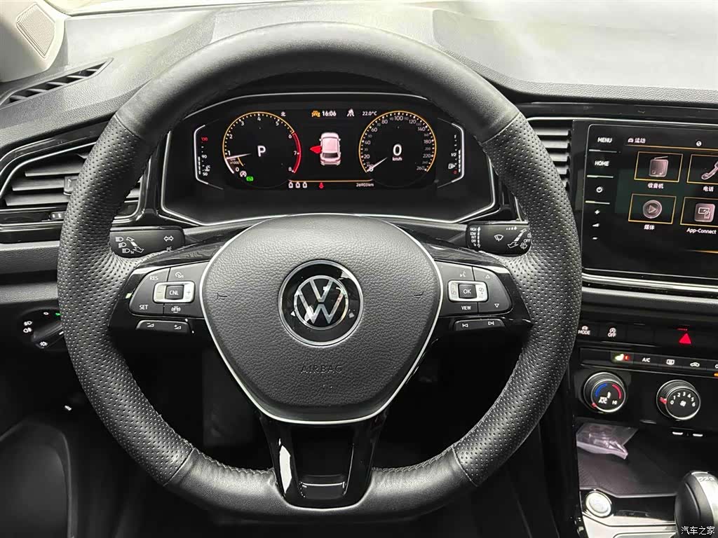 Volkswagen T-ROC, 2022 3