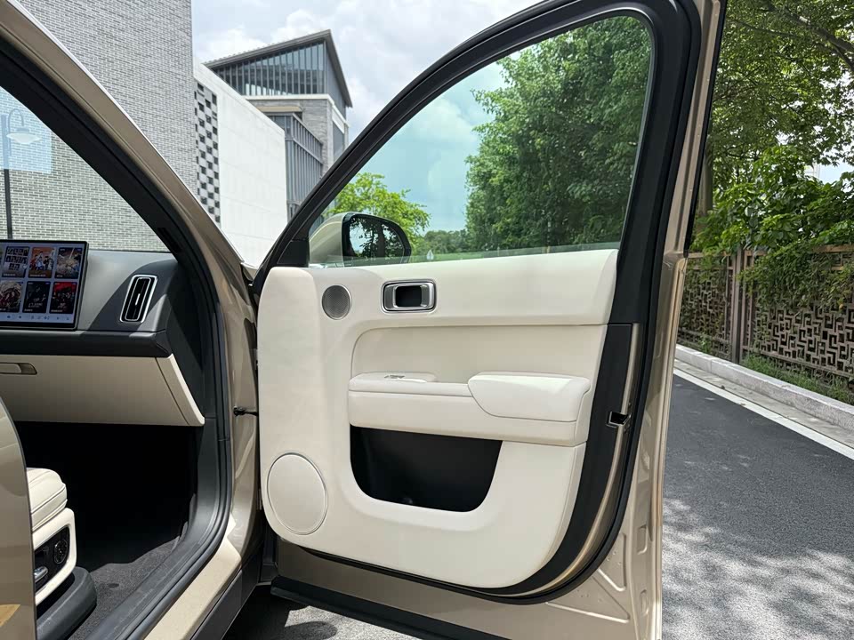 Li Auto Ideal L8