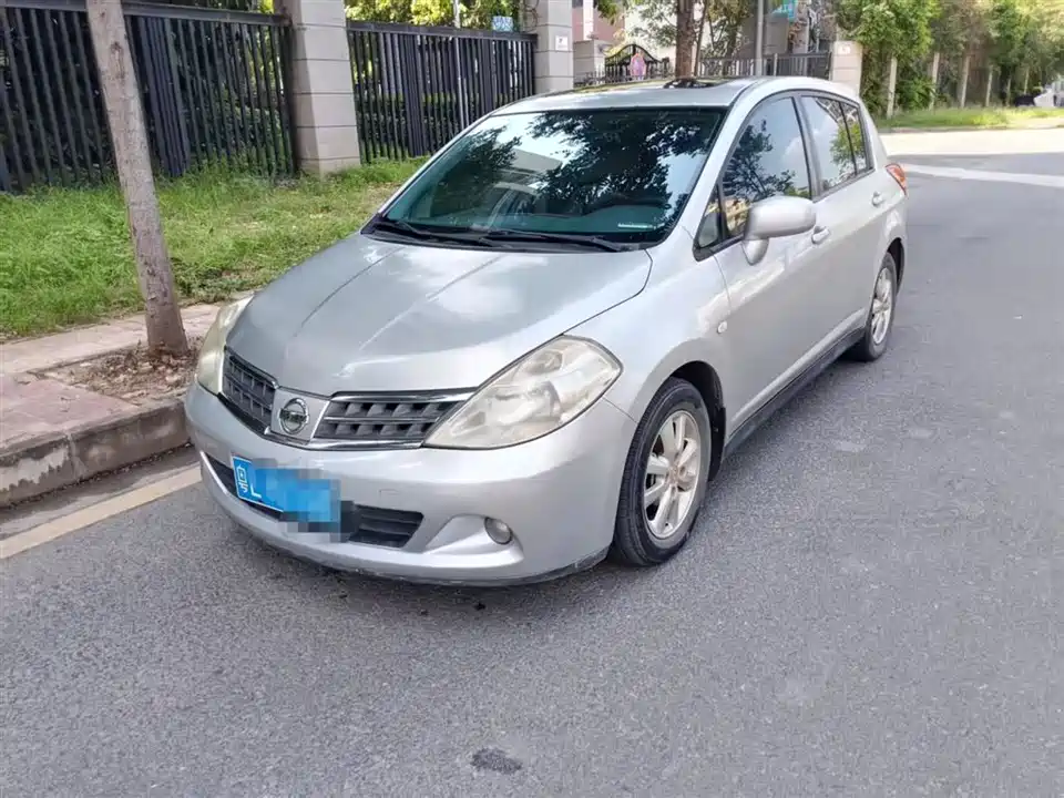 Nissan TIIDA