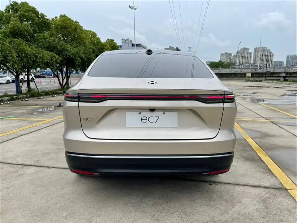 NIO EC7