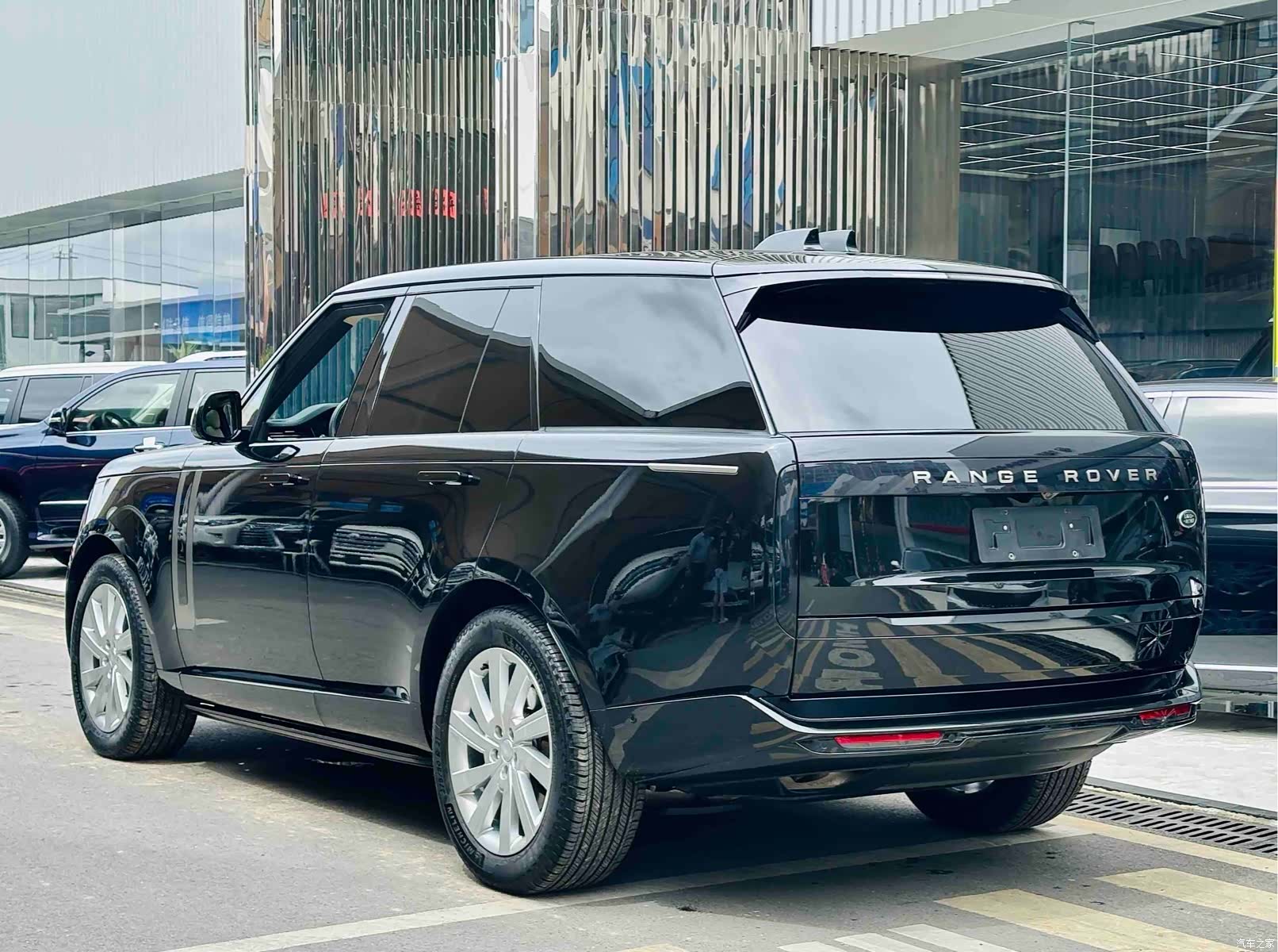 Land Rover Range Rover, 2023 все фото