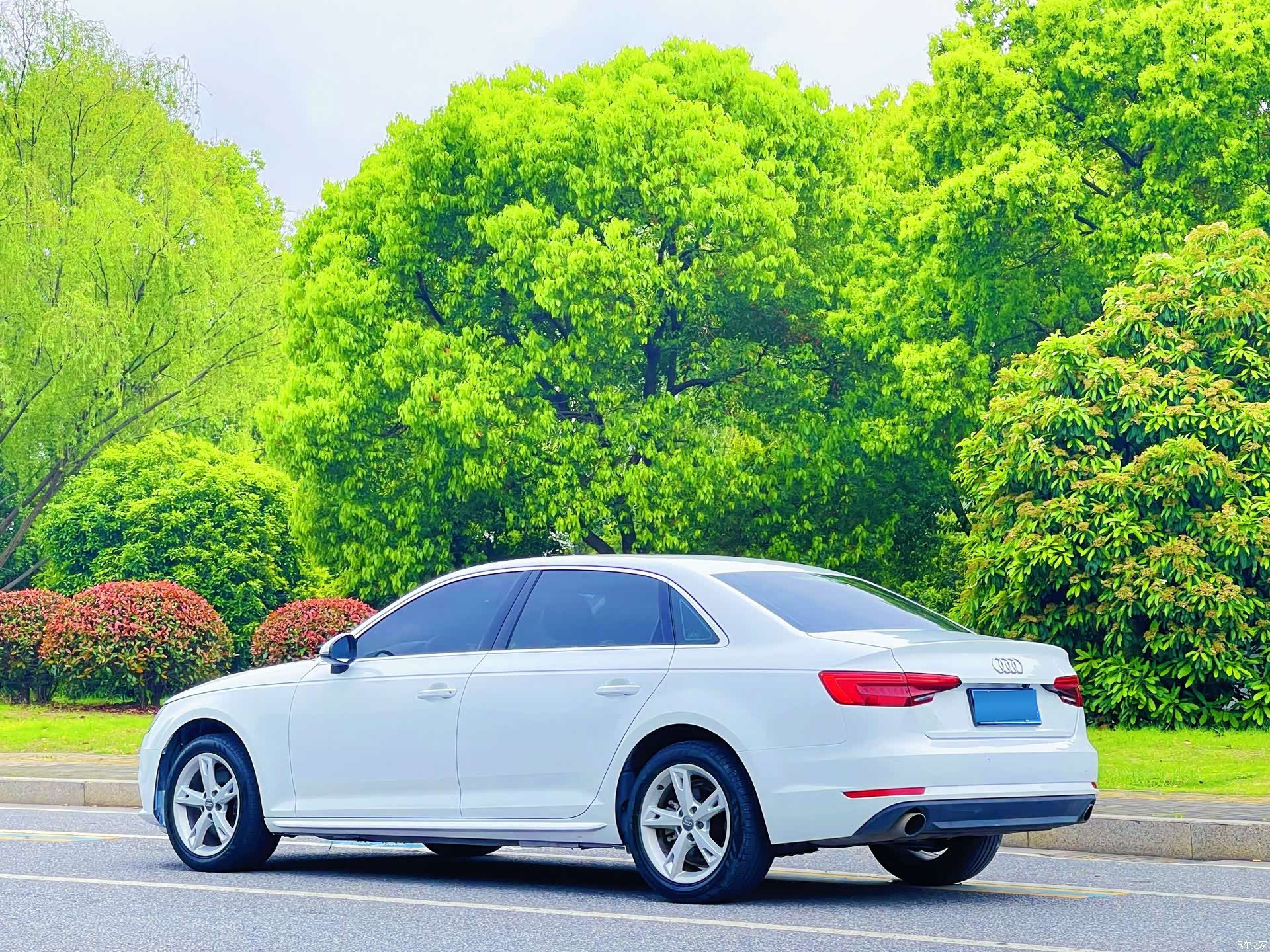 Audi A4L, 2017 11