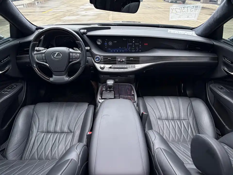 Lexus LS