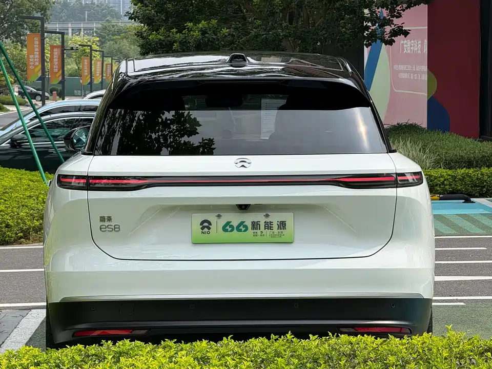NIO ES8