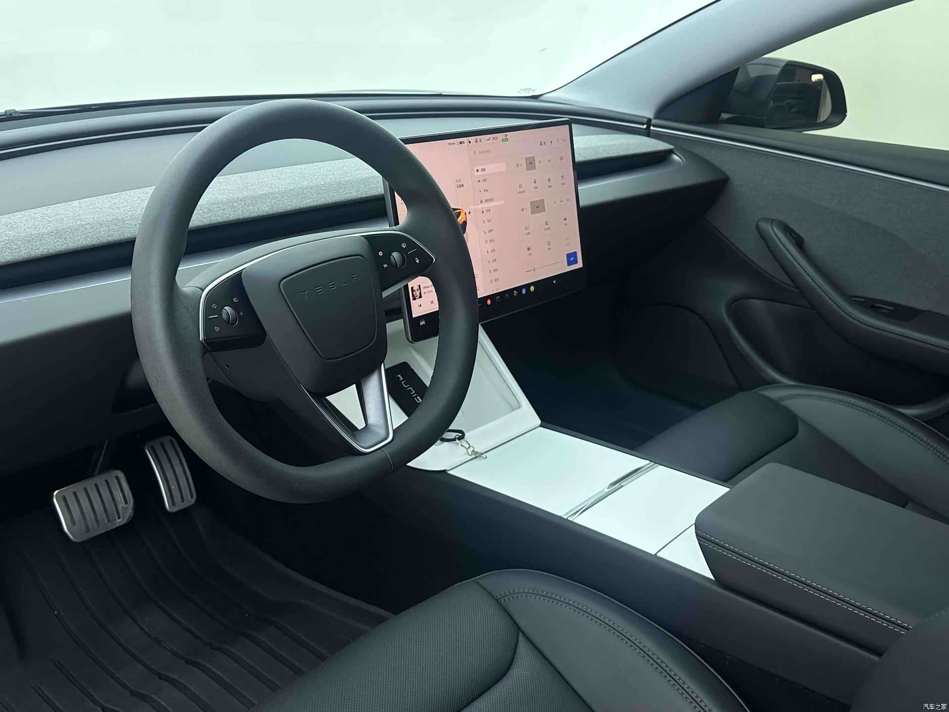Tesla Model 3, 2025 4