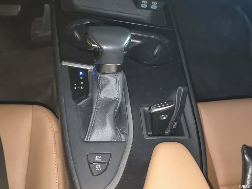 Lexus UX, 2022 14