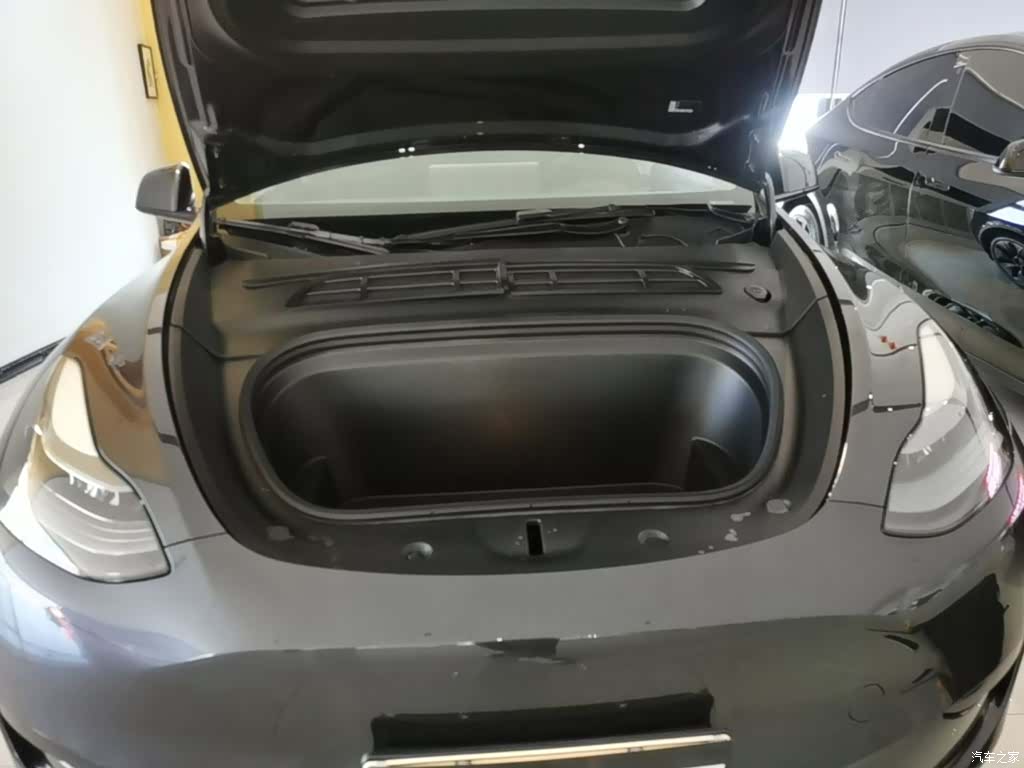 Tesla Model Y, 2024 20