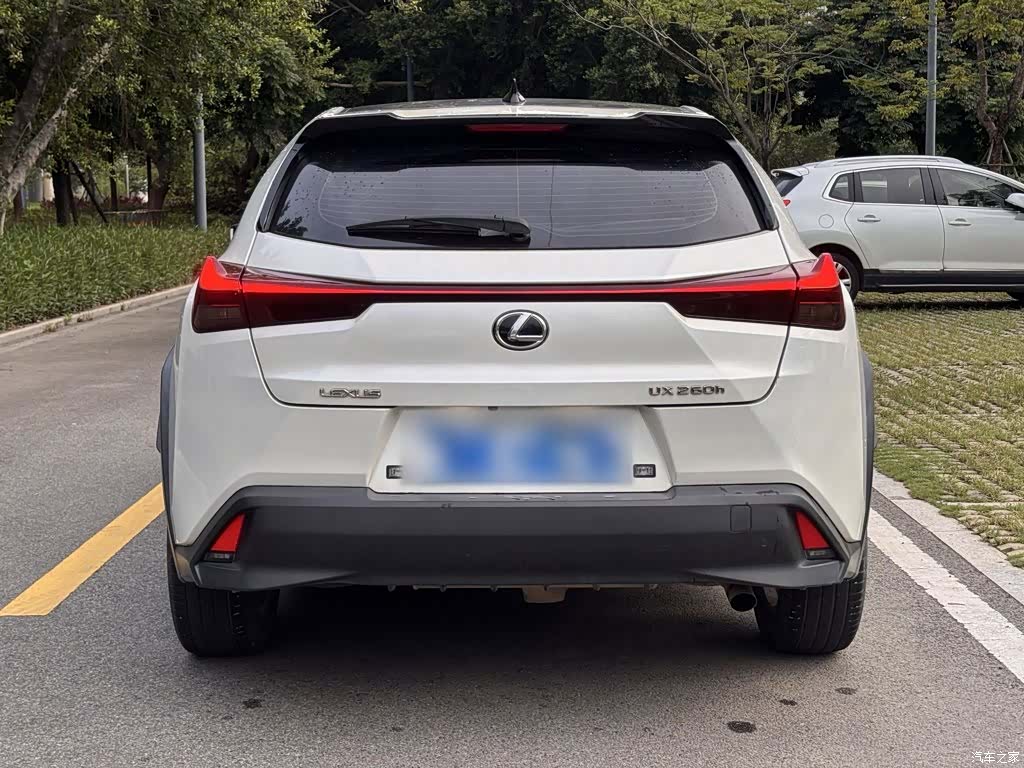 Lexus UX, 2022 6