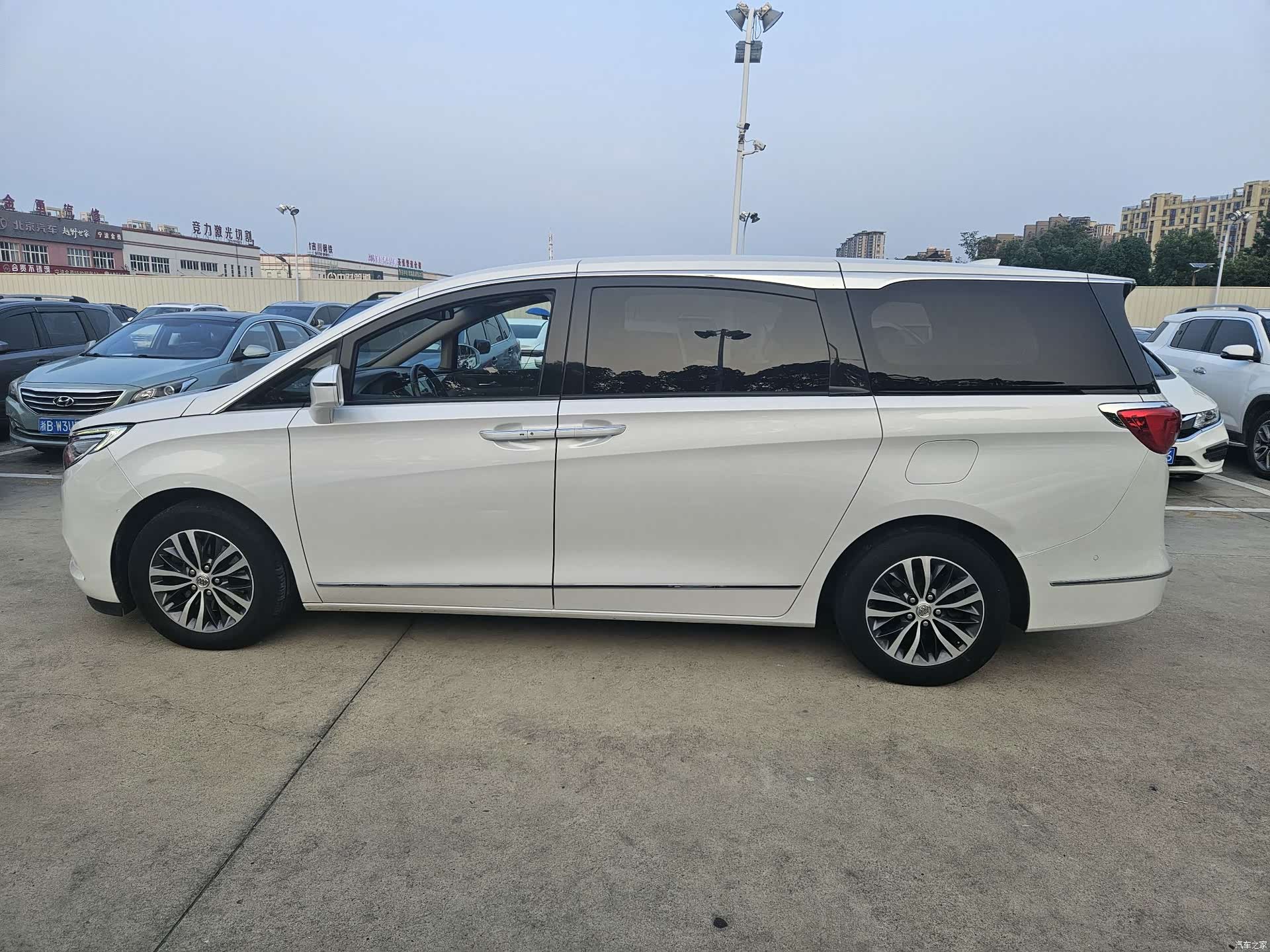 Buick GL8, 2018 4