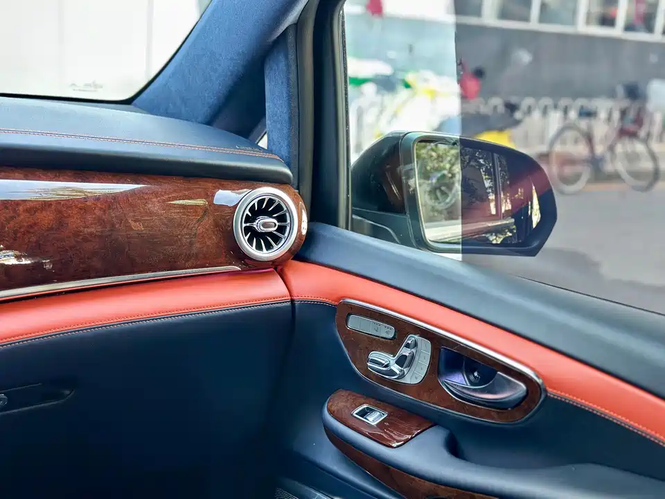 Mercedes-Benz V-class