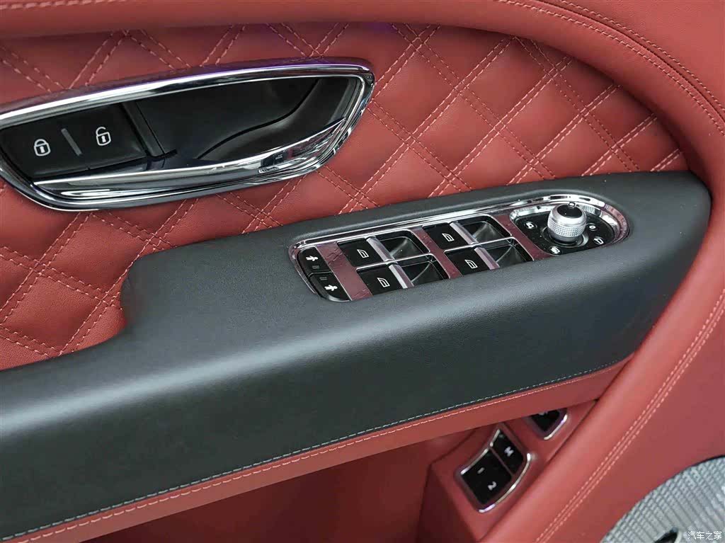 Bentley Bentayga, 2022 16