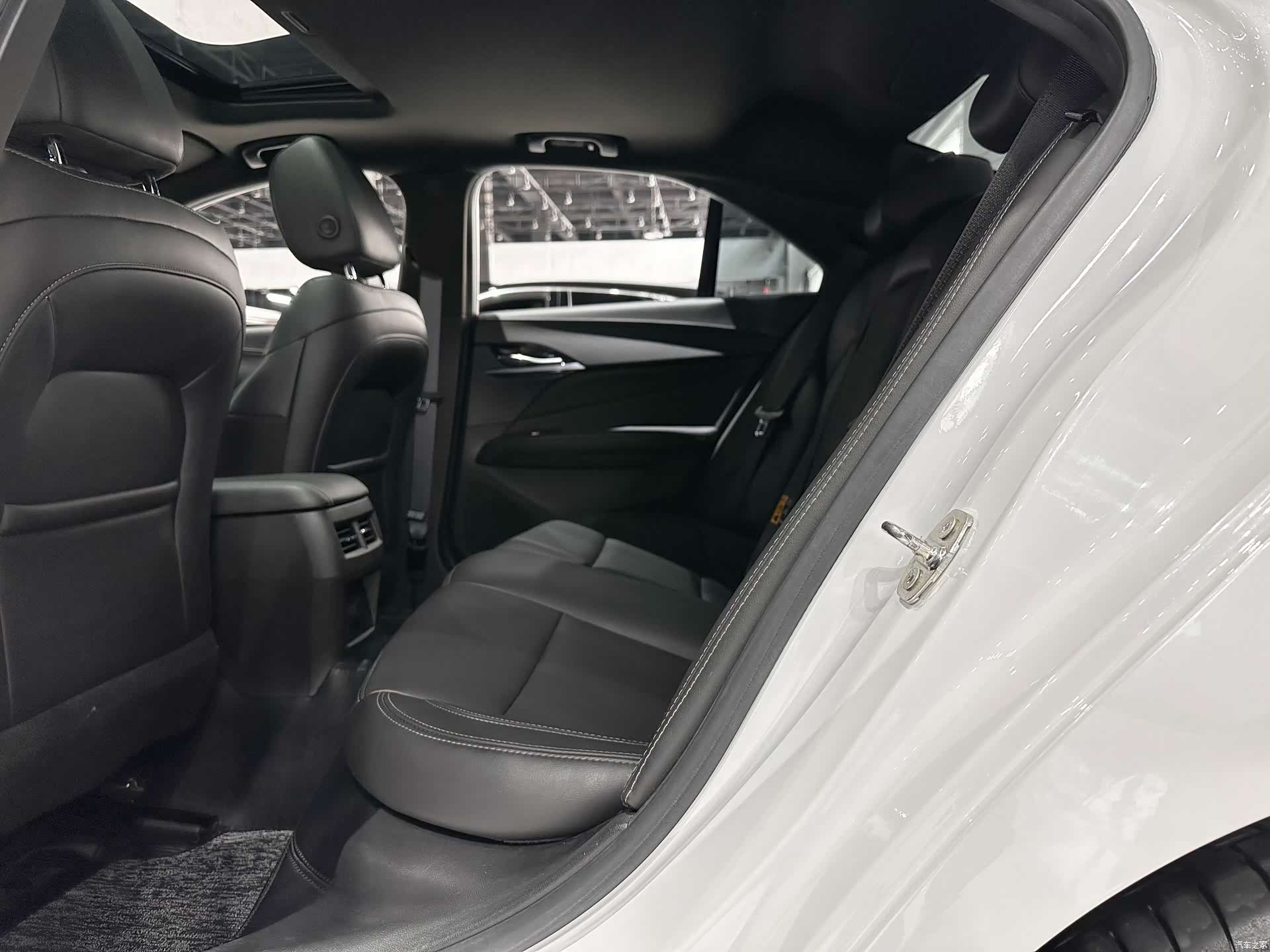 Cadillac CT4, 2023 14