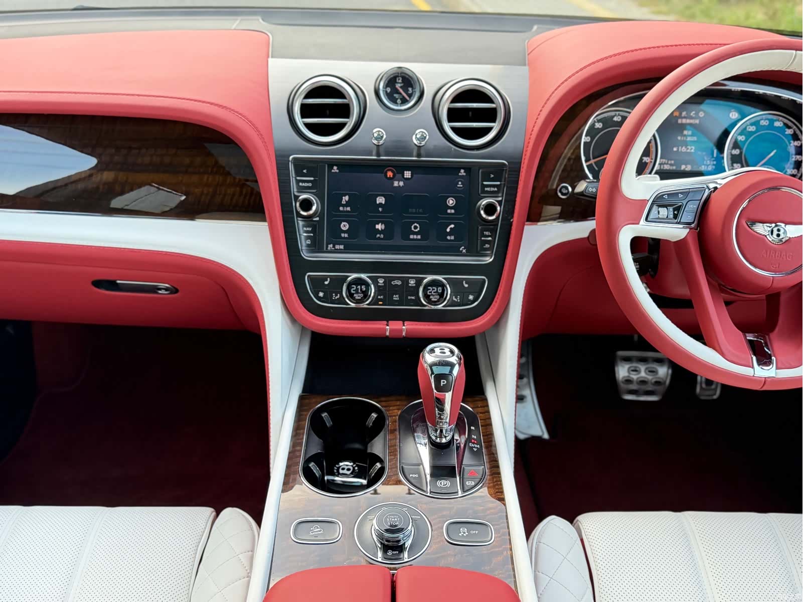 Bentley Bentayga, 2017 15