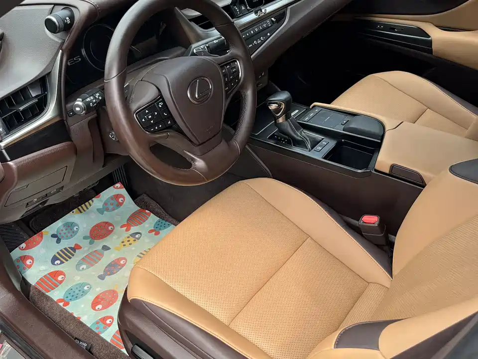 Lexus ES