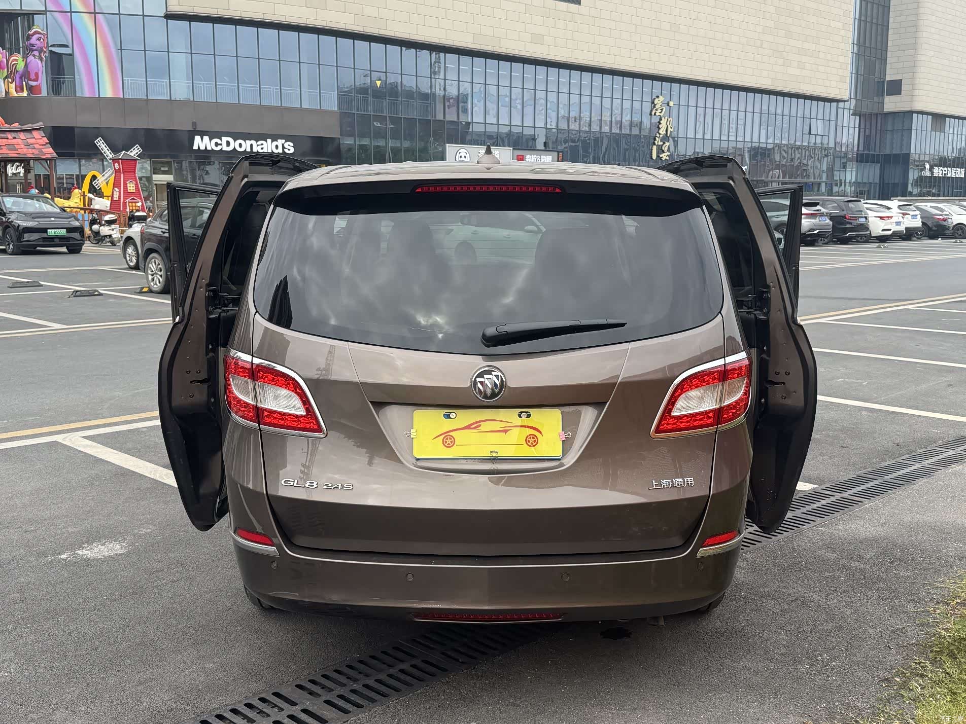 Buick GL8, 2011 7